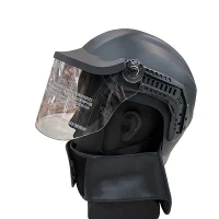 Politie oproeruitrusting helm